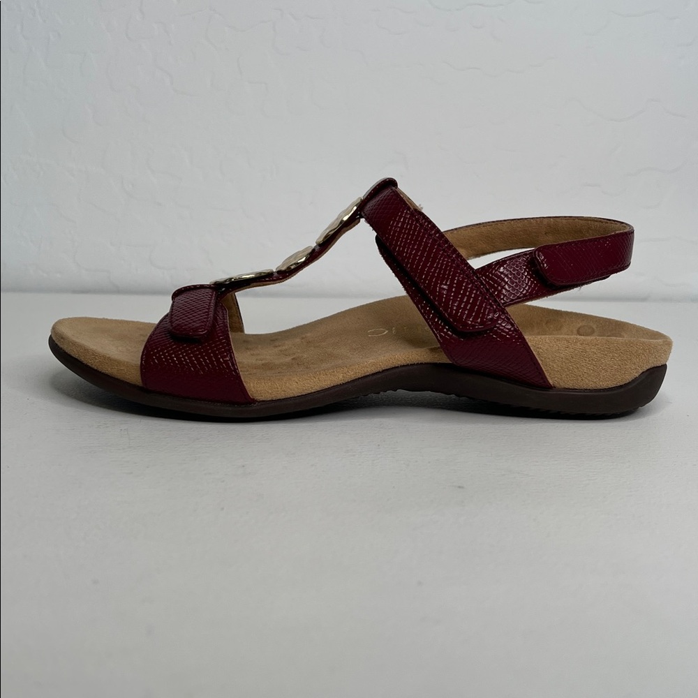 Vionic Farra Lizard Red Faux Leather Embossed Gold Metal Medallion Sandals 8 - Picture 6 of 10